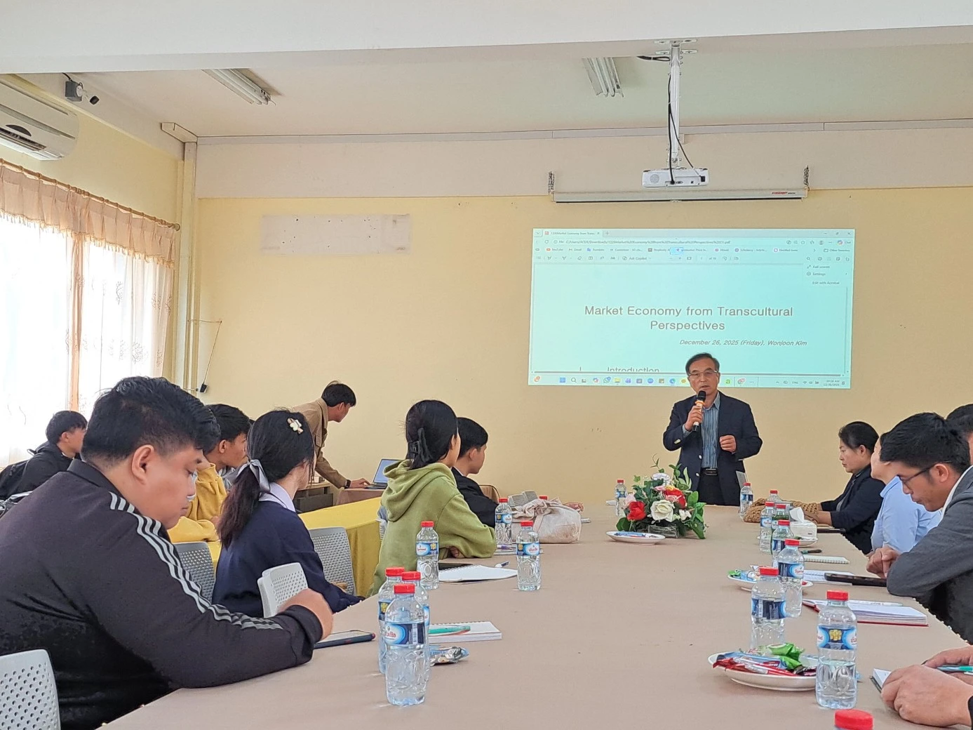 Wonjoon Kim presents "Market Economy from Transcultural Perspectives."